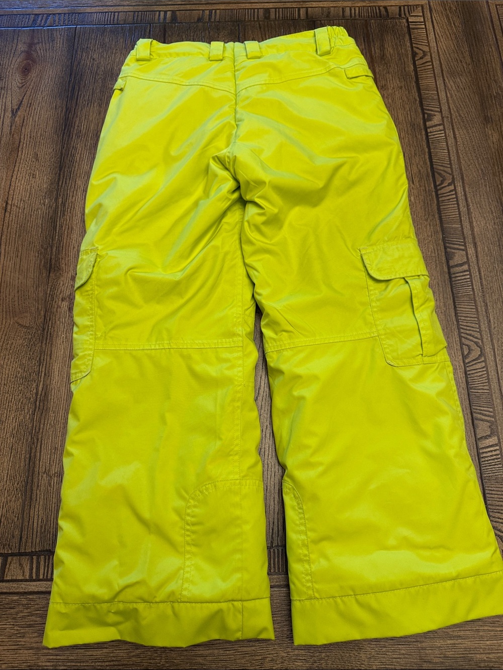 686 Kids Infinity Cargo Insulated Snowboard Pants in High-Visibility Yellow - Picture 16 of 16